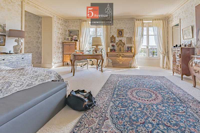 Maison - 430 m² - 11 pièces