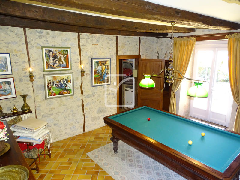 Maison - 233 m² - 8 pièces