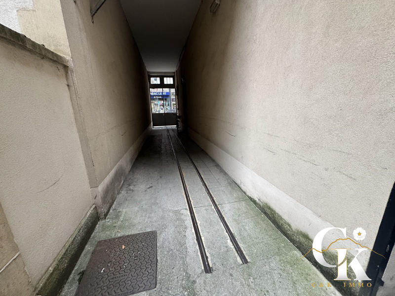 Local commercial - 1 172 m² - 11 pièces