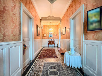 Maison - 358 m² - 11 pièces