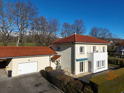 Villa - 168 m² - 6 pièces