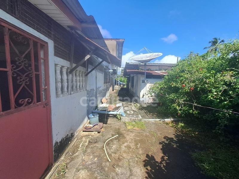 Maison - 338 m² - 8 pièces