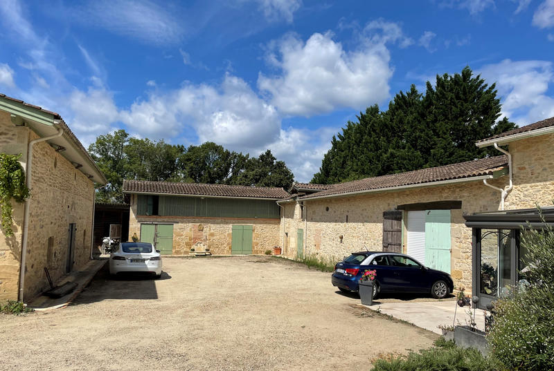 Propriété - 240 m² - 7 pièces