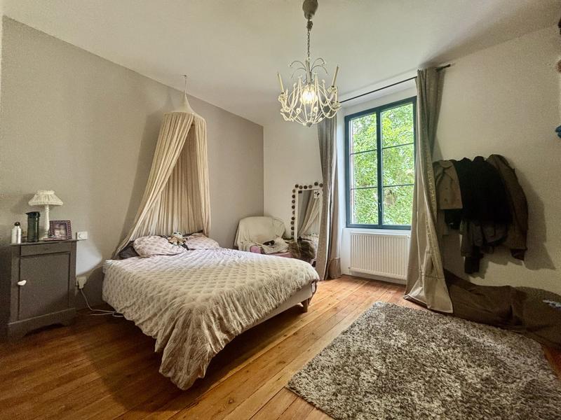 Maison - 250 m² - 8 pièces