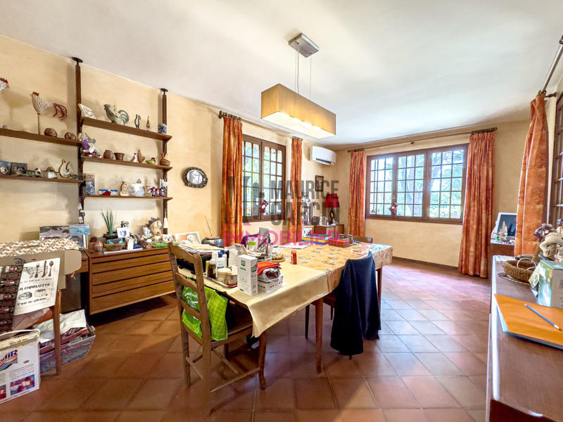 Maison - 256 m² - 10 pièces