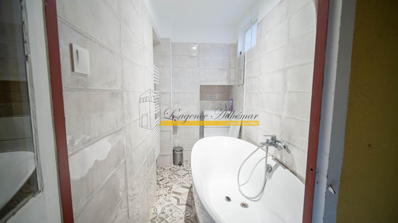 Maison de village - 473 m² - 12 pièces