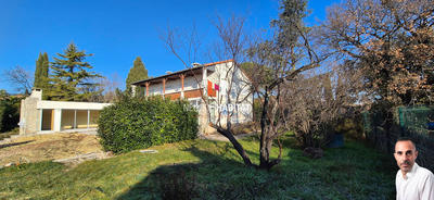 Villa - 260 m² - 8 pièces