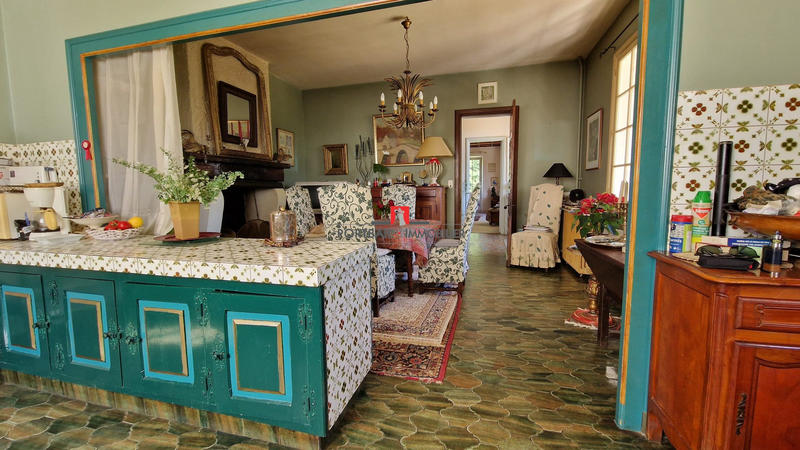 Maison - 354 m² - 10 pièces