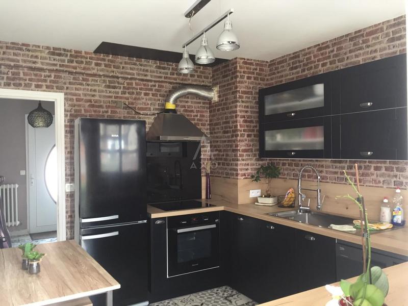 Maison - 90 m² - 5 pièces