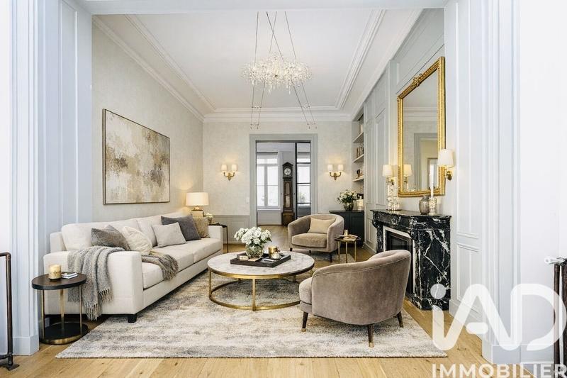 Maison de ville - 242 m² - 8 pièces