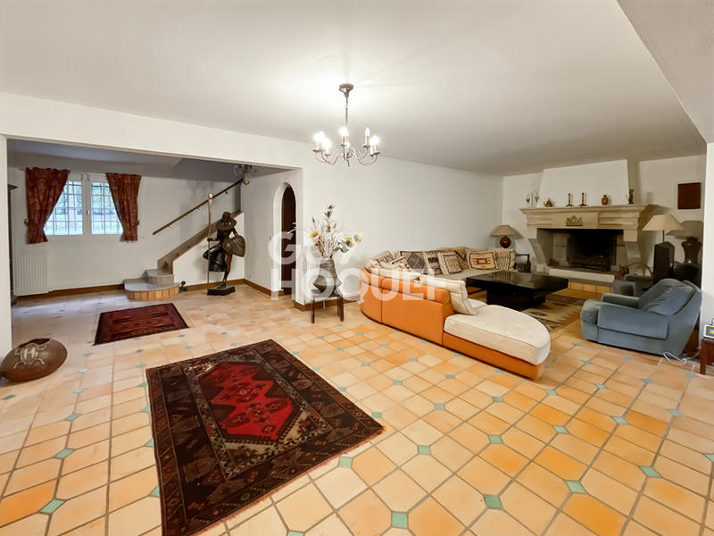 Maison - 311 m² - 13 pièces