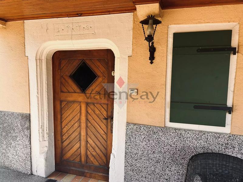 Maison - 270 m² - 8 pièces