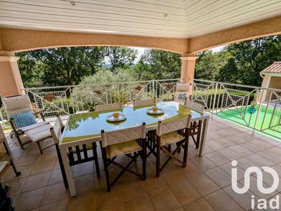 Maison - 267 m² - 8 pièces