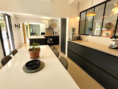 Maison - 250 m² - 11 pièces