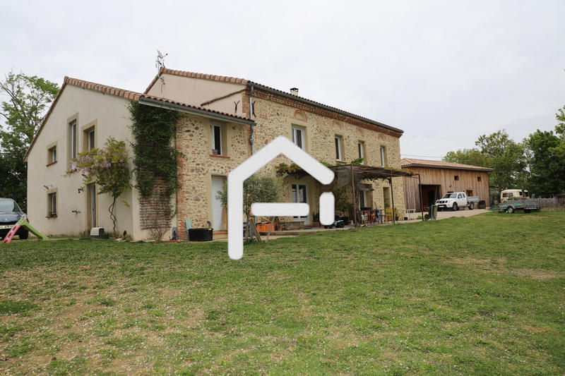 Maison - 239 m² - 7 pièces