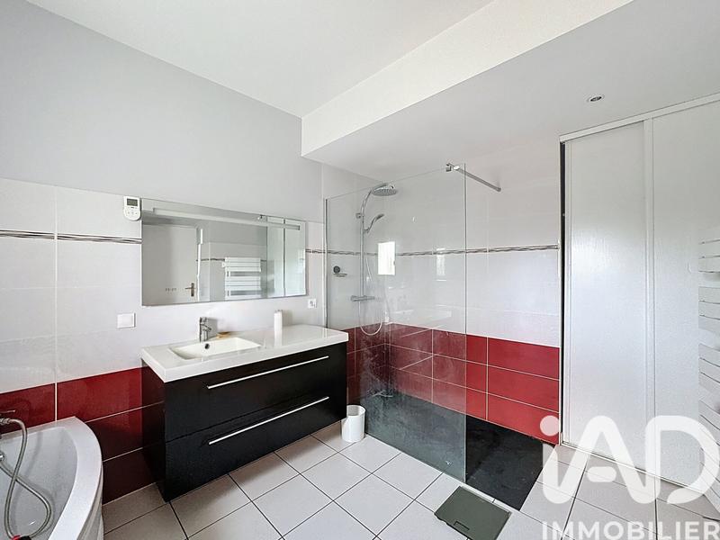 Maison - 219 m² - 8 pièces