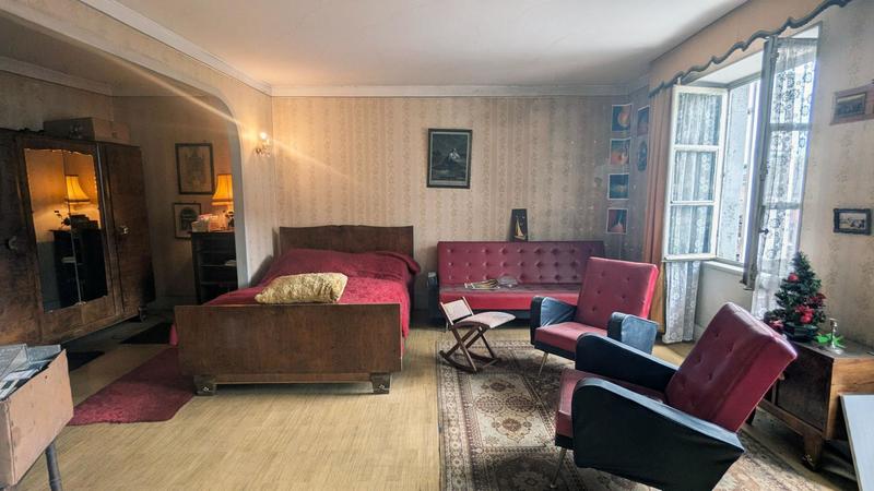 Maison - 275 m² - 9 pièces