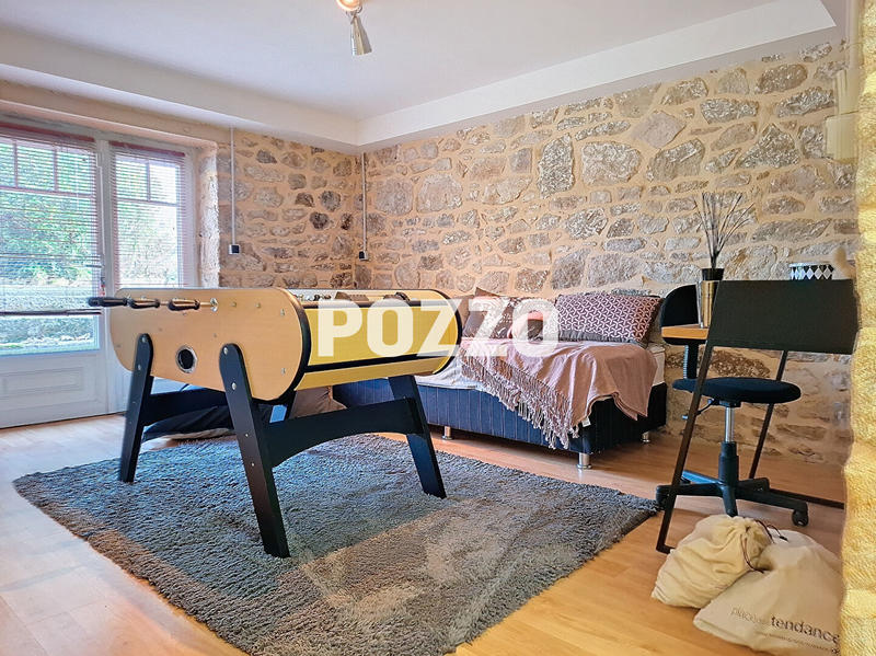 Maison - 216 m² - 9 pièces