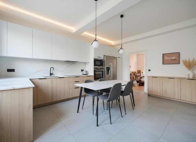 Maison - 220 m² - 5 pièces