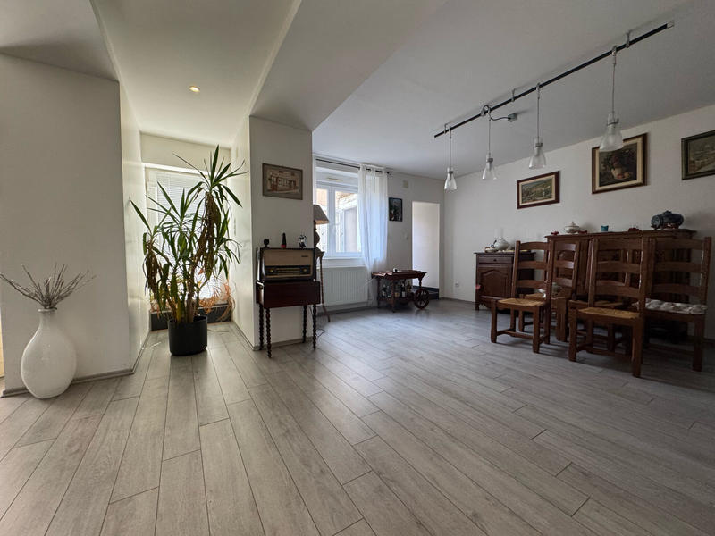 Maison - 220 m² - 8 pièces