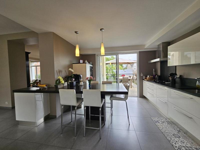 Maison - 251 m² - 10 pièces