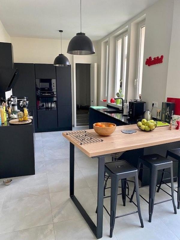 Maison - 300 m² - 7 pièces