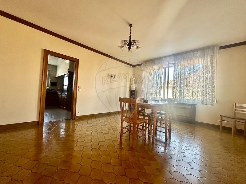 Maison - 207 m² - 7 pièces