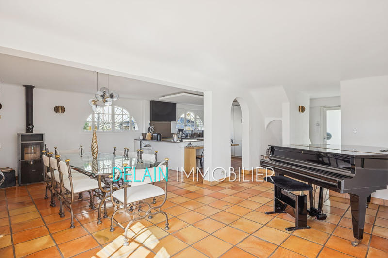 Maison - 220 m² - 5 pièces