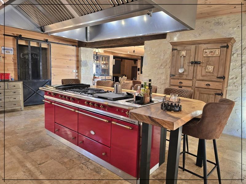 Propriété - 430 m² - 12 pièces