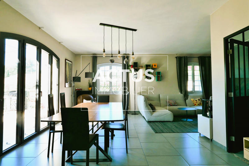 Maison - 227 m² - 10 pièces