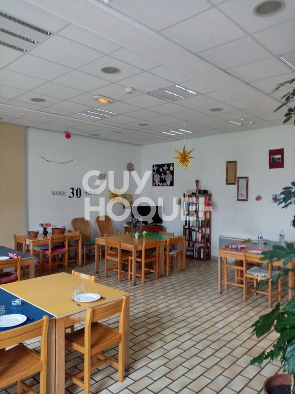 Maison - 400 m² - 40 pièces