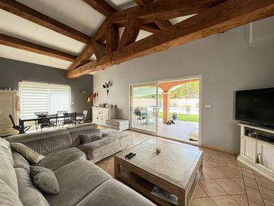 Maison - 235 m² - 4 pièces