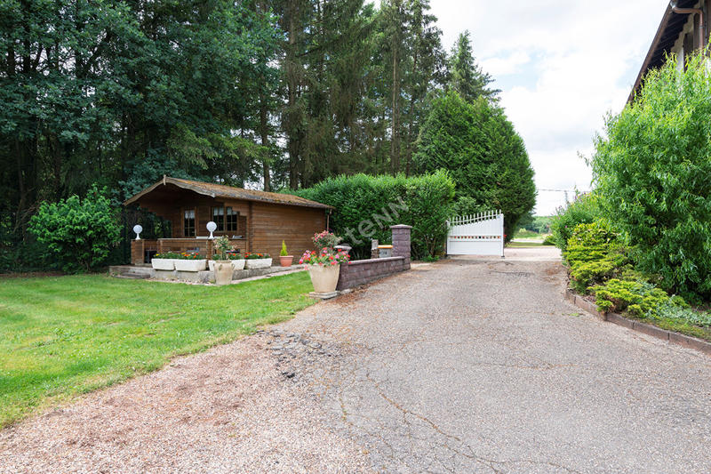 Maison - 720 m² - 12 pièces