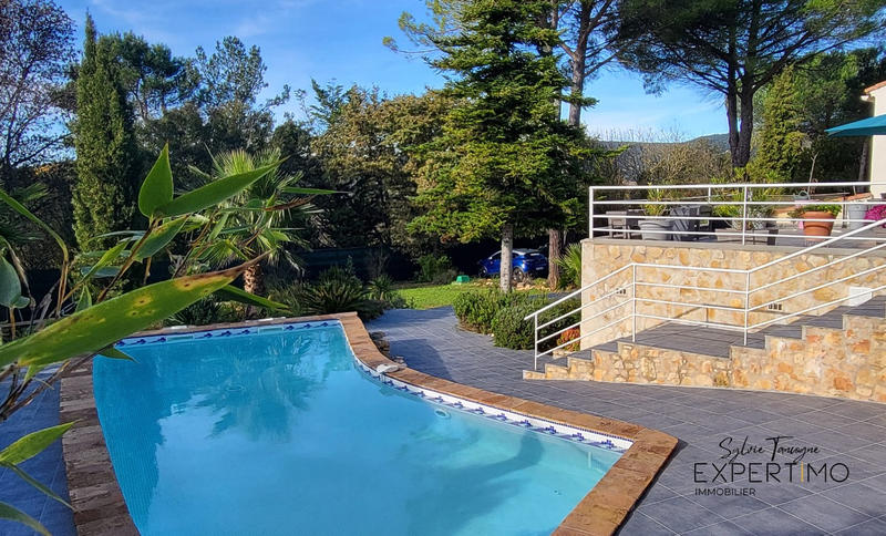 Maison - 305 m² - 11 pièces