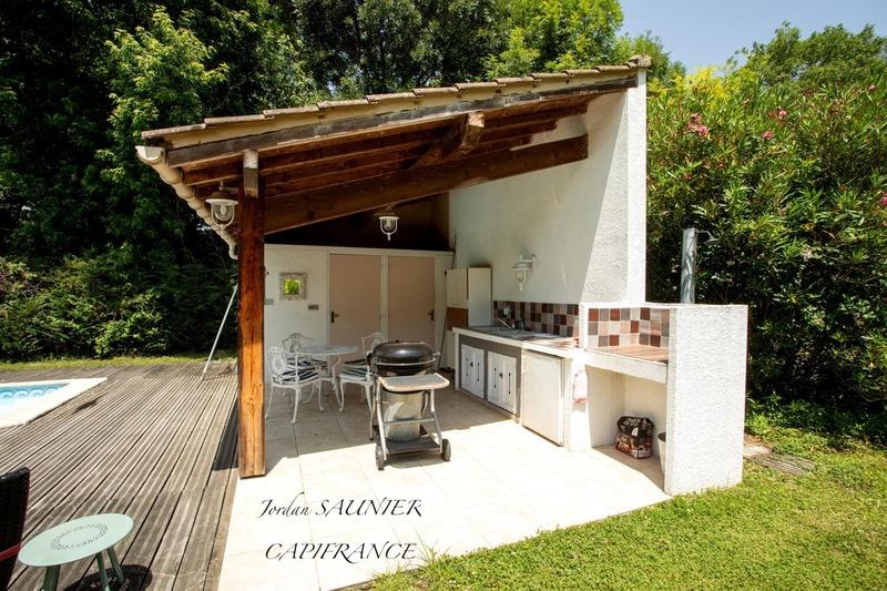 Demeure - 393 m² - 14 pièces