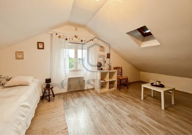 Maison - 95 m² - 5 pièces