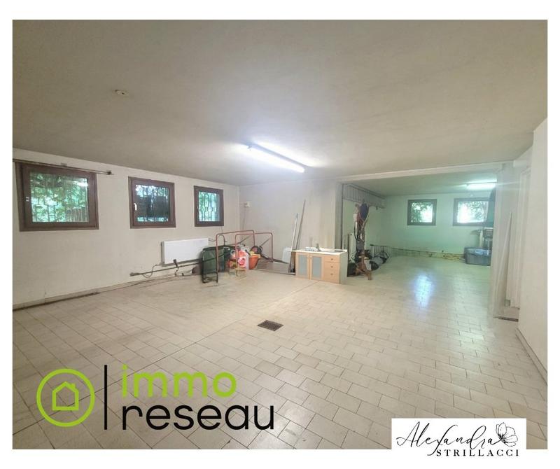 Maison - 240 m² - 8 pièces