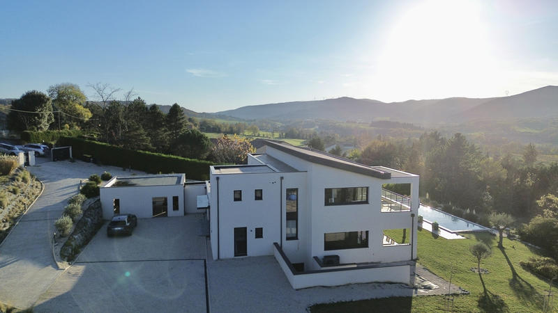 Villa - 300 m² - 9 pièces