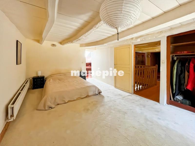 Maison - 1 275 m² - 19 pièces