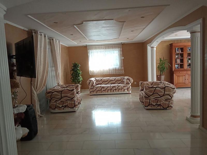 Maison - 228 m² - 7 pièces