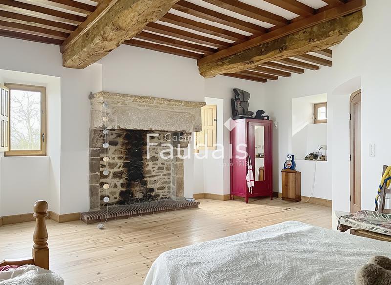 Maison - 280 m² - 10 pièces