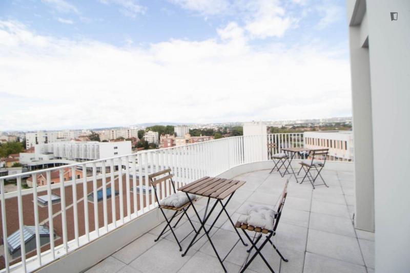 Chambre - 12 m² - 5 pièces