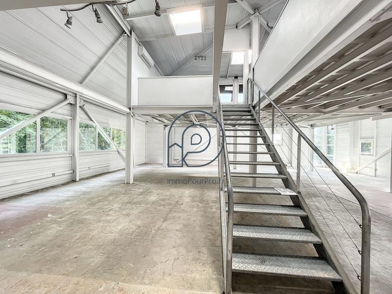 Bureau - 235 m²