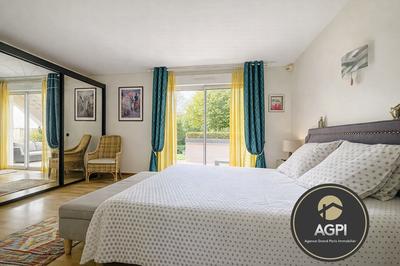 Maison contemporaine - 221 m² - 8 pièces