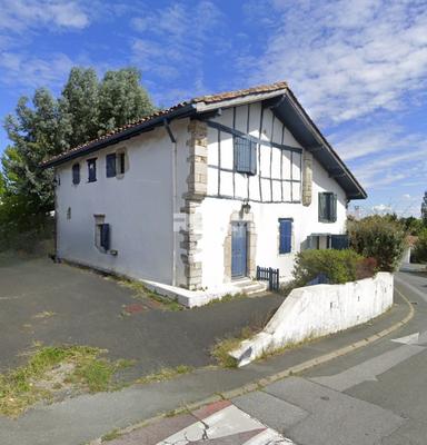 Maison - 200 m² - 7 pièces