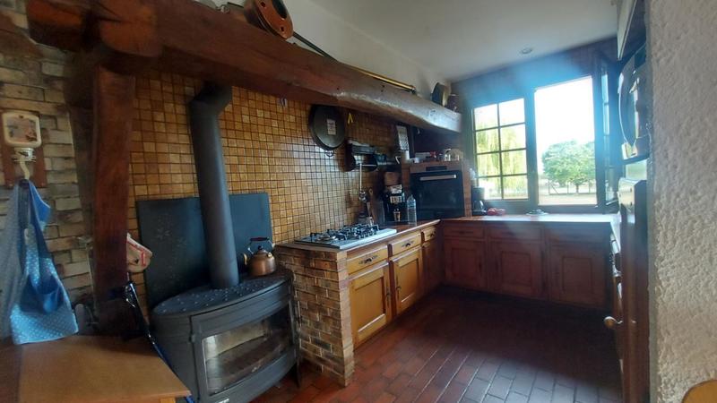 Maison - 1 149 m² - 6 pièces