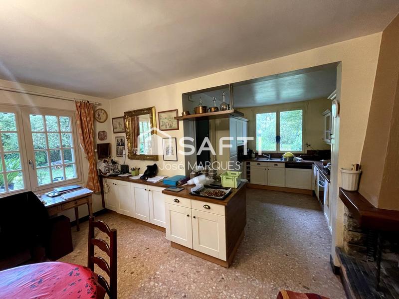 Maison - 266 m² - 7 pièces