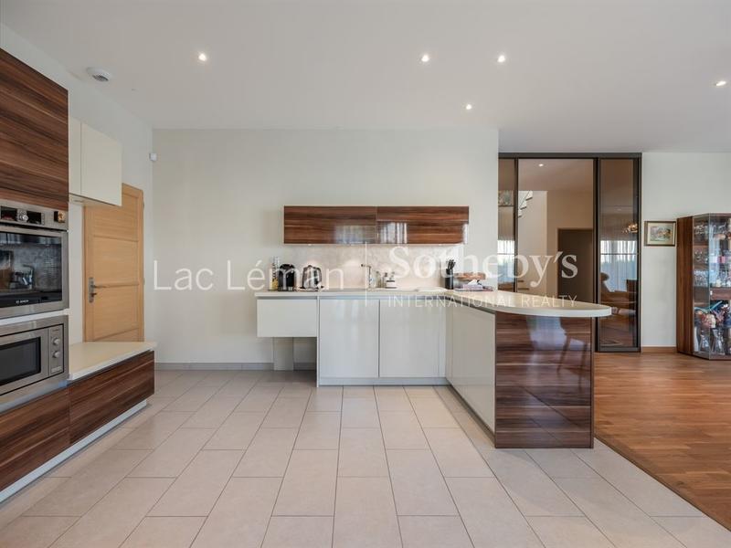 Maison - 312 m² - 9 pièces