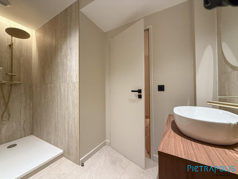 Appartement - 84 m² - 2 pièces