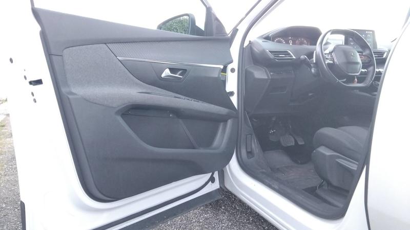 Peugeot 5008 II 1.5 BlueHDi 130 Eat8 Allure Business